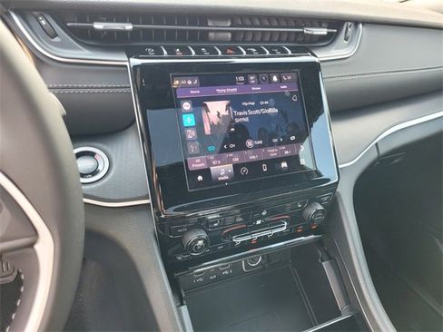 New 2025 Jeep Grand Cherokee L Altitude image 26