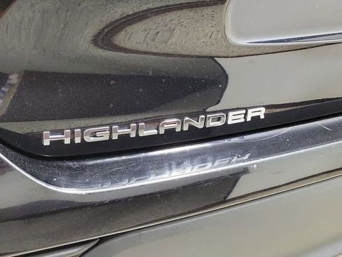 Used 2024 Toyota Highlander XLE FWD image 9