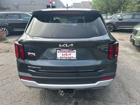 Used 2024 Kia Sorento LX FWD image 5