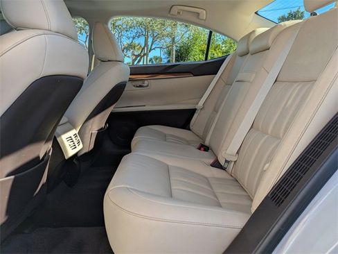 Used 2016 Lexus ES 300h image 13