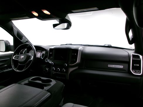 Used 2022 RAM 1500 Big Horn AWD/4WD image 3