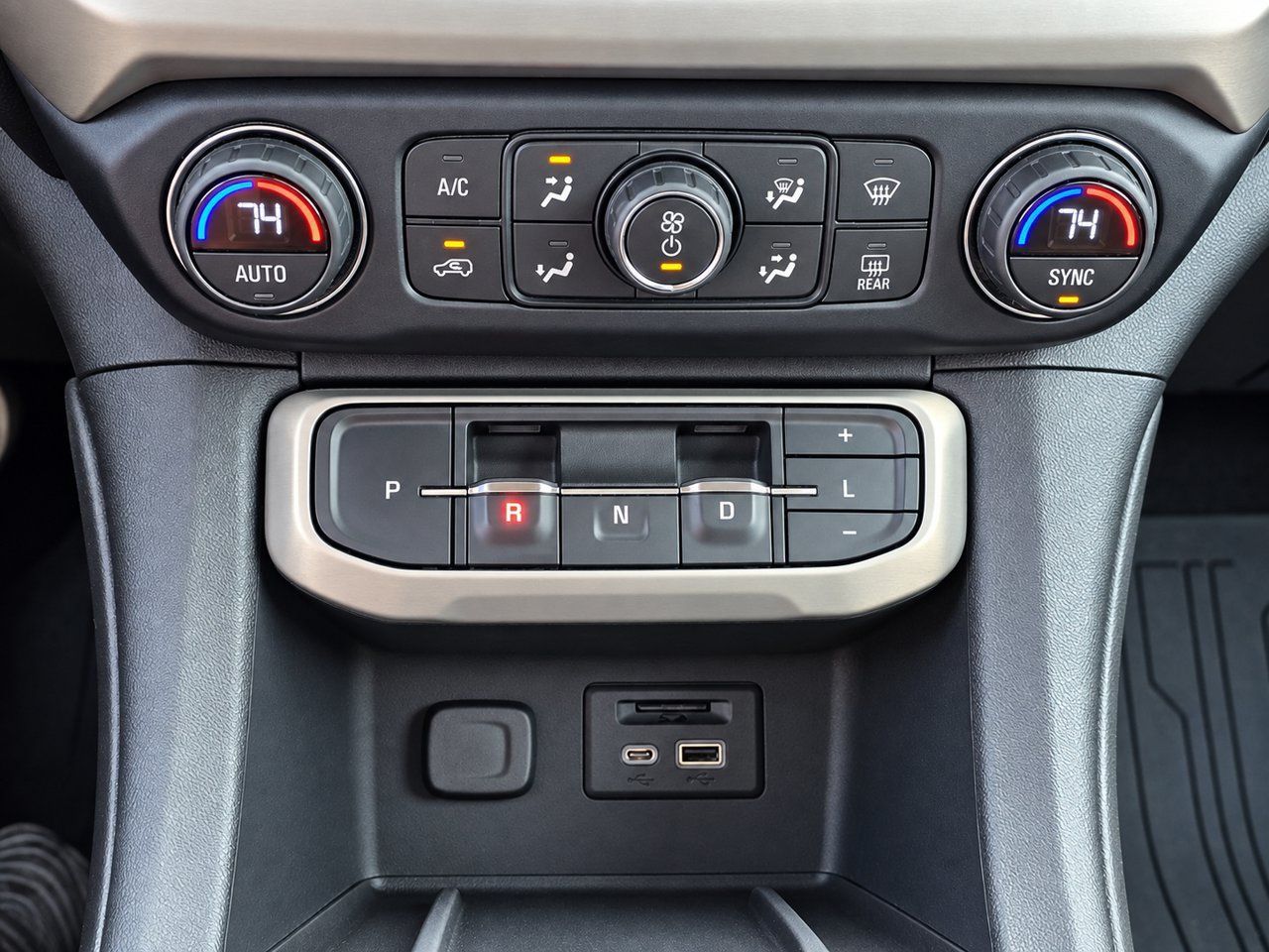 Used 2021 GMC Acadia Denali w/ Denali Technology Package FWD image 19