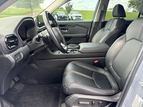 Used 2025 Honda Pilot Touring image 10
