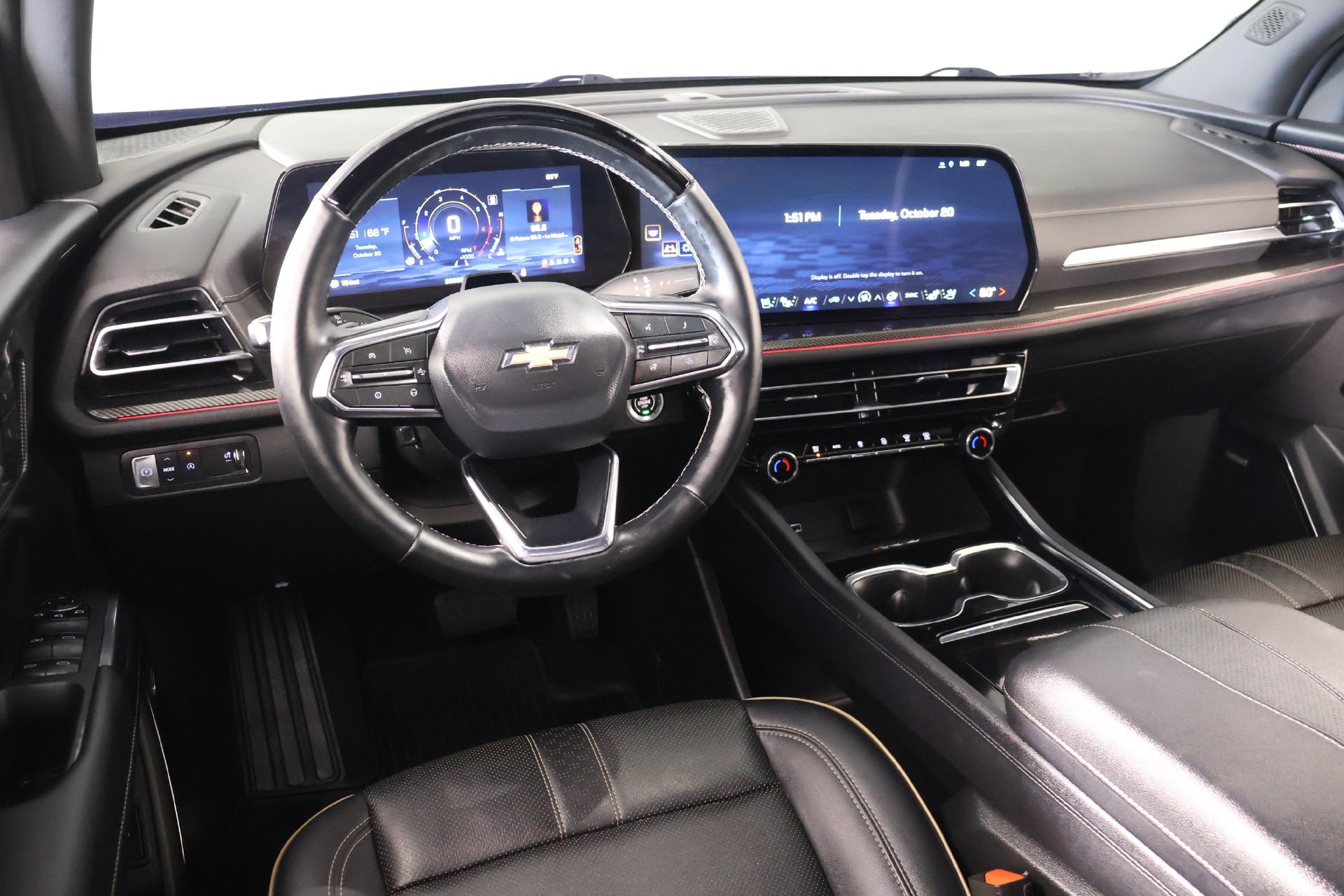 Used 2025 Chevrolet Traverse High Country FWD image 2