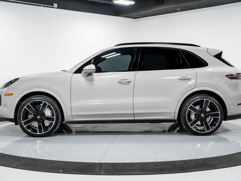 Used 2022 Porsche Cayenne Turbo AWD/4WD image 6