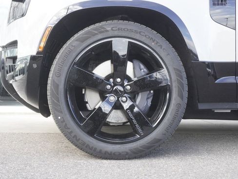 New 2026 Land Rover Defender 110 X-Dynamic SE image 34