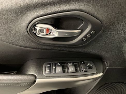 Used 2019 Jeep Cherokee High Altitude AWD/4WD image 11