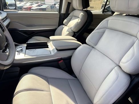 New 2026 Lincoln Navigator Reserve w/ Jet Appearance Package AWD/4WD image 21
