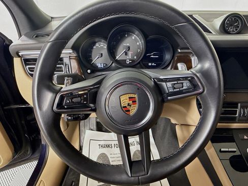 Certified 2022 Porsche Macan image 15
