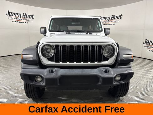 Used 2024 Jeep Wrangler Unlimited Sport AWD/4WD image 3