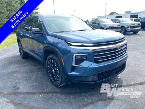Used 2025 Chevrolet Traverse LT w/ Sun and Wheel Package AWD/4WD image 9