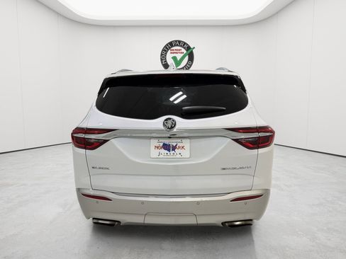 Used 2018 Buick Enclave Premium w/ LPO, Cargo Package FWD image 4