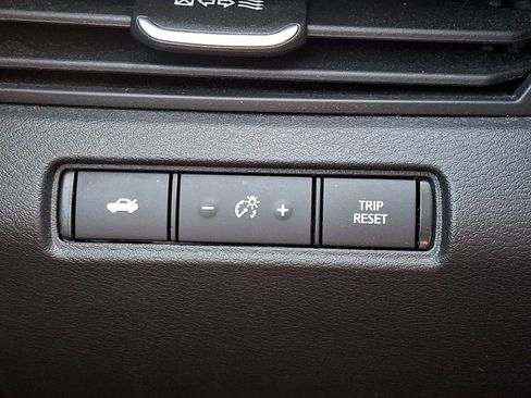 Used 2024 Nissan Altima 2.5 SV FWD image 25