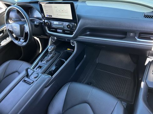 Used 2024 Toyota Grand Highlander XLE image 11