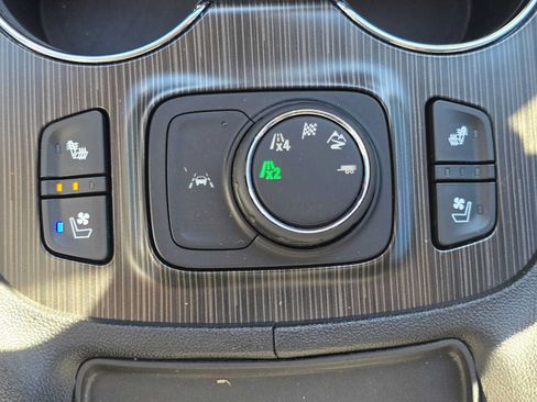 Used 2022 GMC Acadia SLT w/ Technology Package AWD/4WD image 29