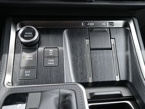 Used 2026 Lexus GX 550 w/ Accessory Package (2T) AWD/4WD image 26