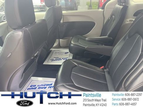 Used 2024 Chrysler Pacifica Touring-L FWD image 41