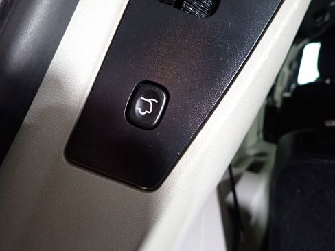 Used 2017 Dodge Grand Caravan SXT FWD image 22