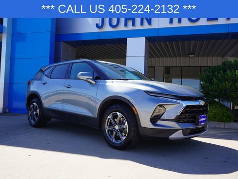 Used 2025 Chevrolet Blazer LT AWD/4WD image 2
