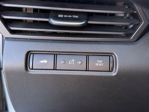 Used 2024 Nissan Altima 2.5 SV image 9