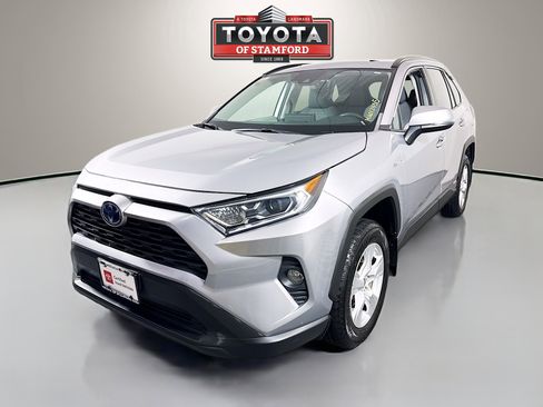 Used 2021 Toyota RAV4 XLE w/ Convenience Package image 3