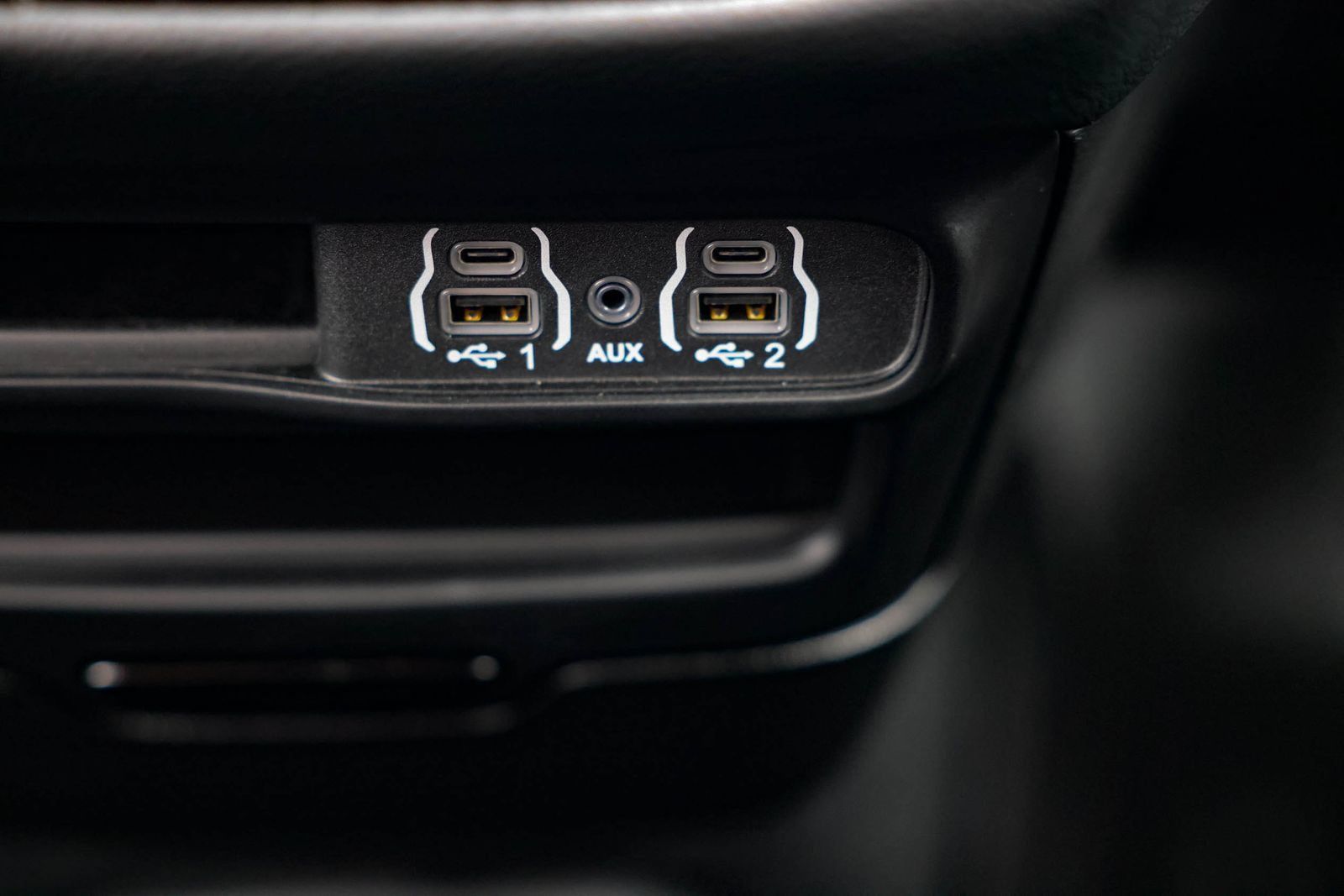 Used 2024 Chrysler Pacifica Limited FWD image 30