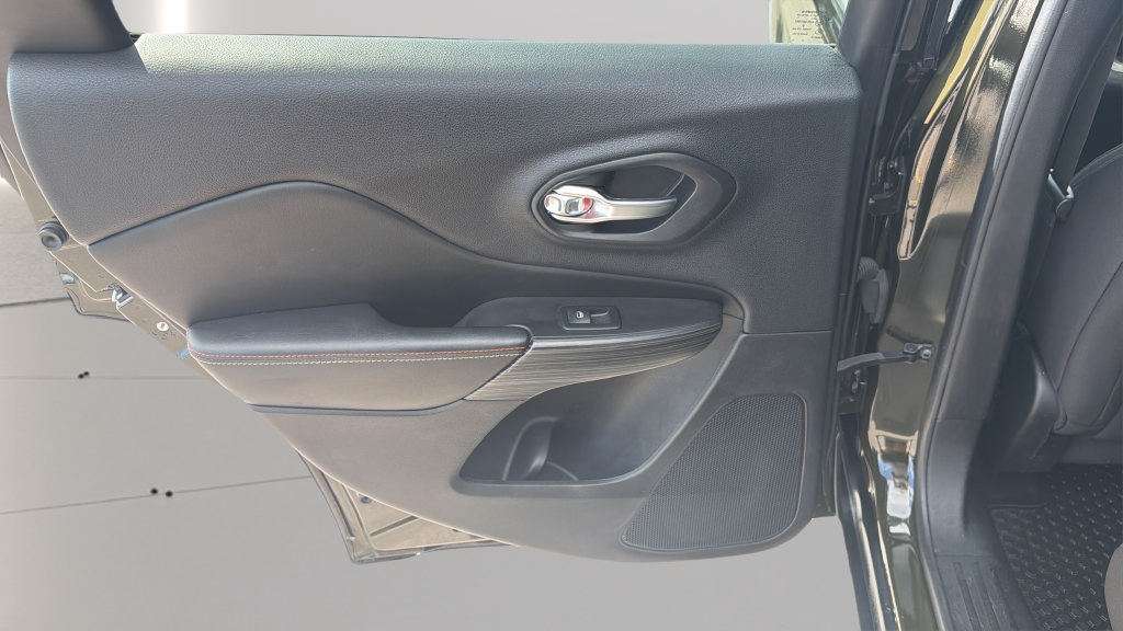 Used 2017 Jeep Cherokee 75th Anniversary FWD image 26
