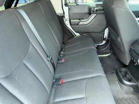 Used 2018 Jeep Wrangler Unlimited Sport S AWD/4WD image 16