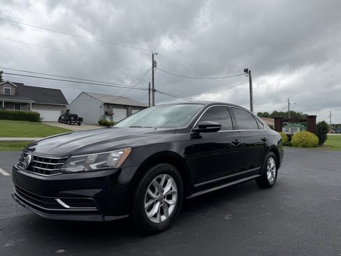 Used 2017 Volkswagen Passat 1.8T S FWD image 2