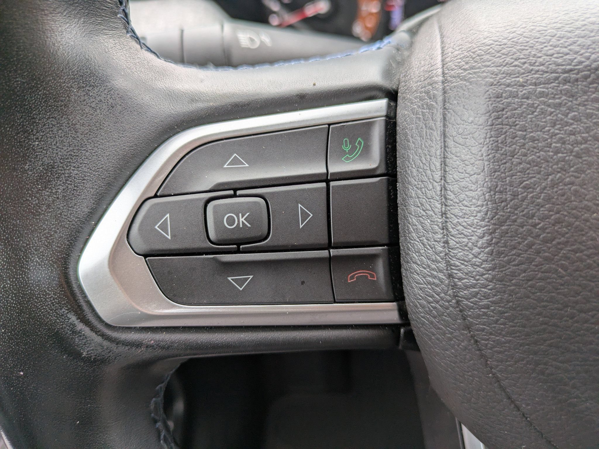 Used 2022 Jeep Compass Latitude w/ Sun and Sound Group AWD/4WD image 25