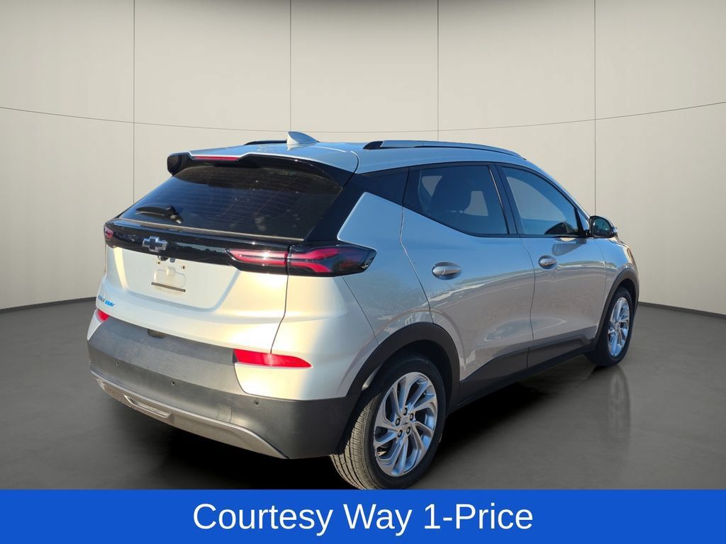 Used 2023 Chevrolet Bolt EUV LT w/ Driver Confidence Package FWD image 9