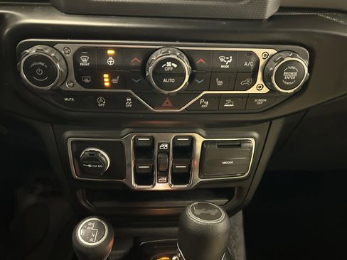 Used 2021 Jeep Wrangler Unlimited Sport image 29