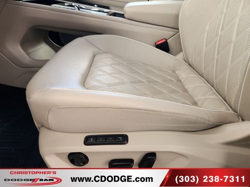 Used 2025 Volkswagen Atlas SEL Premium R-Line AWD/4WD image 17