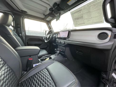 New 2025 Jeep Gladiator Sport image 26