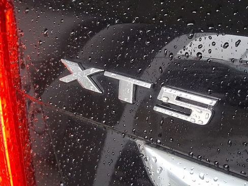 Used 2017 Cadillac XT5 Luxury image 23