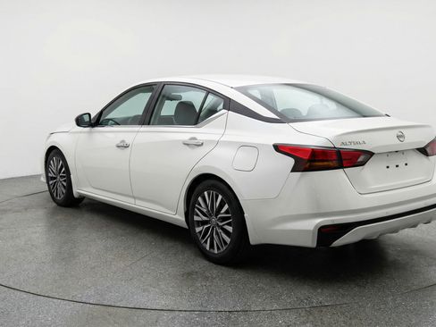 Used 2025 Nissan Altima 2.5 SV image 6