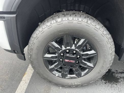 New 2026 GMC Sierra 2500 AT4 w/ AT4 Premium Plus Package AWD/4WD image 10