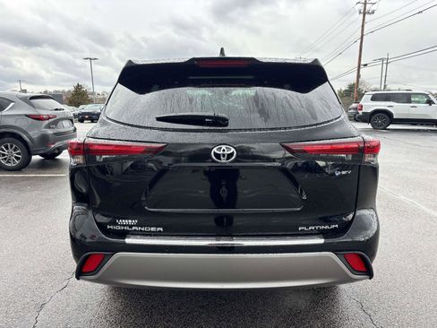 New 2026 Toyota Highlander Platinum AWD/4WD image 3