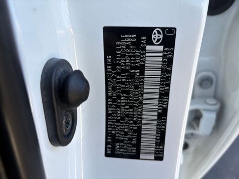 Used 2021 Toyota Corolla LE w/ Carpet Mat Package (TMS) image 27