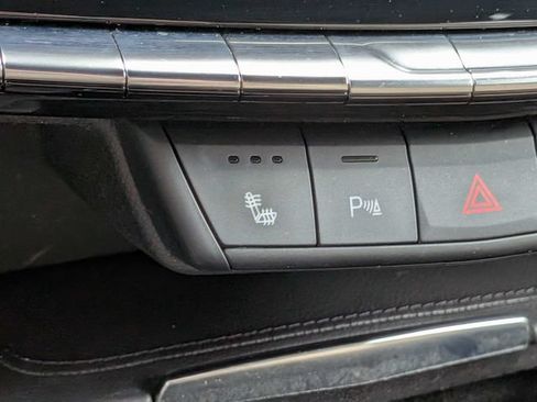 Used 2024 Cadillac XT4 Luxury w/ Cold Weather Package FWD image 27