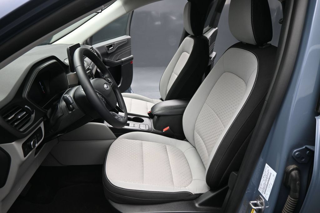 Certified 2024 Ford Escape Active FWD image 10