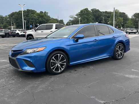 Used 2018 Toyota Camry SE FWD image 4