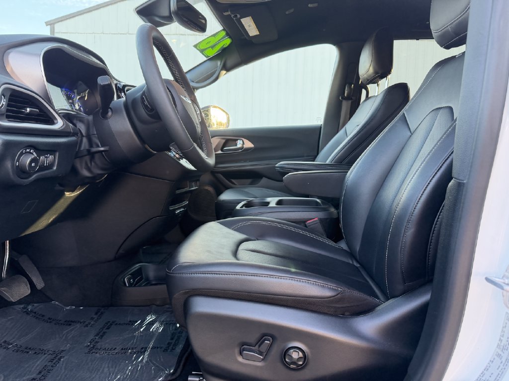 Used 2026 Chrysler Pacifica Select FWD image 19