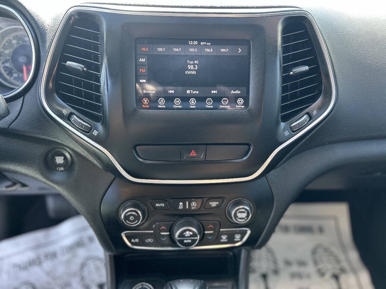 Used 2019 Jeep Cherokee Latitude Plus w/ Comfort/Convenience Group AWD/4WD image 12