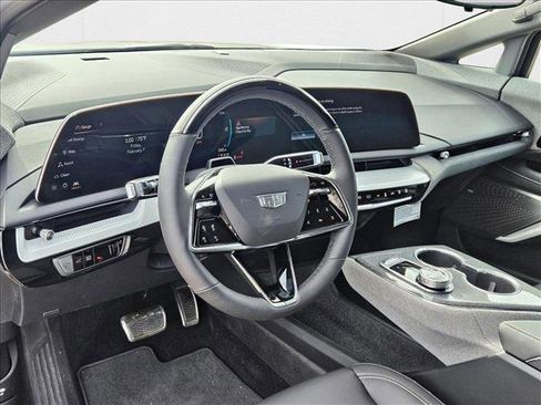 New 2025 Cadillac Optiq Luxury 1 image 3