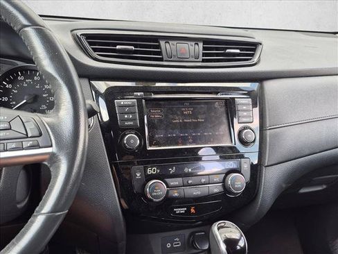 Used 2018 Nissan Rogue SV FWD image 9