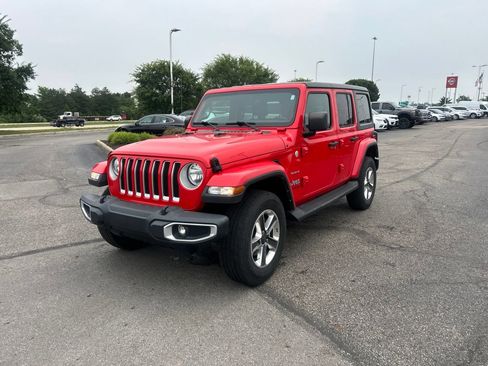 Used 2022 Jeep Wrangler Unlimited Sahara AWD/4WD image 7