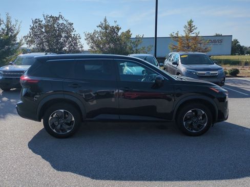 Certified 2024 Nissan Rogue SV AWD/4WD image 2