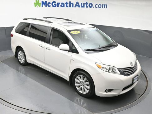 Used 2017 Toyota Sienna XLE w/ XLE Navigation Package image 3