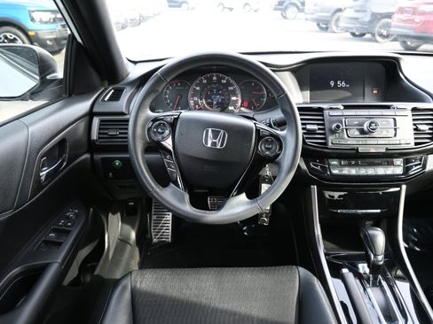 Used 2017 Honda Accord Sport image 28